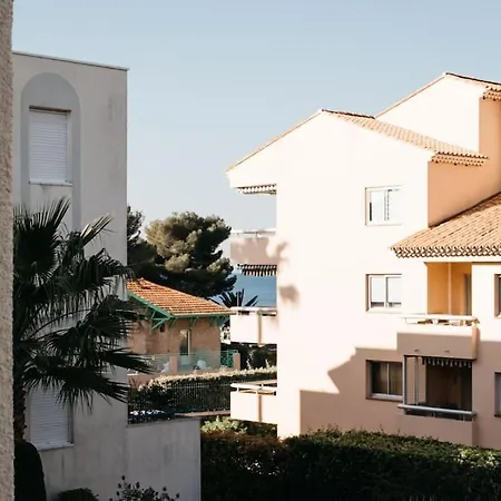 Le Dauphin : Piscine Et 50 M A Pied De La Daire *