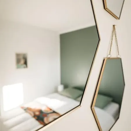 Le Dauphin : Piscine Et 50 M A Pied De La Appartement