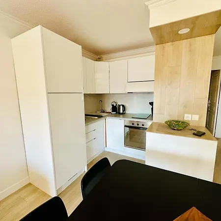 Appartement Le Dauphin : Piscine Et 50 M A Pied De La *